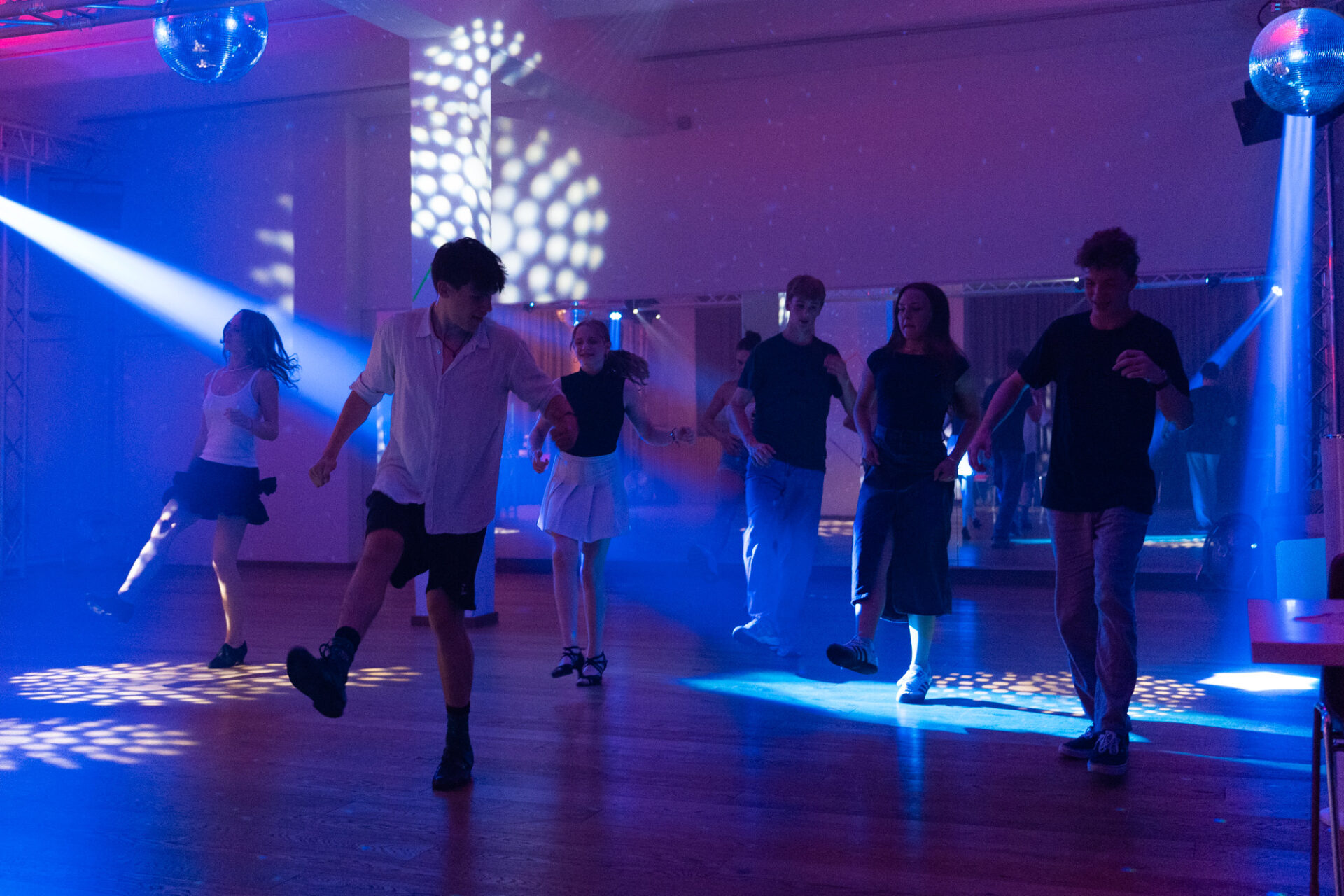 Line Dance tanzende Jugendliche